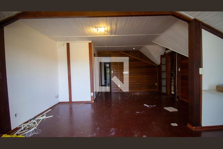 Casa à venda com 344m², 4 quartos e 4 vagasSuíte 1