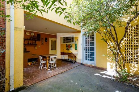 Casa para alugar com 367m², 3 quartos e 2 vagasQuintal