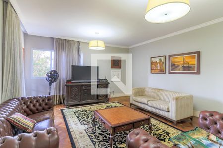 Casa para alugar com 690m², 4 quartos e 8 vagas Casa para alugar com 690m², 4 quartos e 8 vagasSala de TV