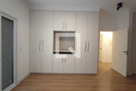 Casa de condomínio à venda com 360m², 5 quartos e 2 vagas Casa de condomínio à venda com 360m², 5 quartos e 2 vagasQuarto Suíte