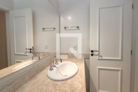 Casa de condomínio à venda com 360m², 5 quartos e 2 vagas Casa de condomínio à venda com 360m², 5 quartos e 2 vagasBanheiro Suíte 3