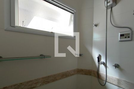 Casa de condomínio à venda com 360m², 5 quartos e 2 vagas Casa de condomínio à venda com 360m², 5 quartos e 2 vagasBanheiro Suíte 3