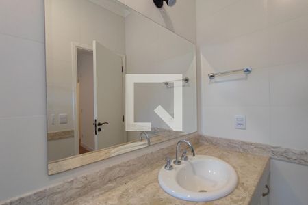 Casa de condomínio à venda com 360m², 5 quartos e 2 vagas Casa de condomínio à venda com 360m², 5 quartos e 2 vagasBanheiro Suíte 2