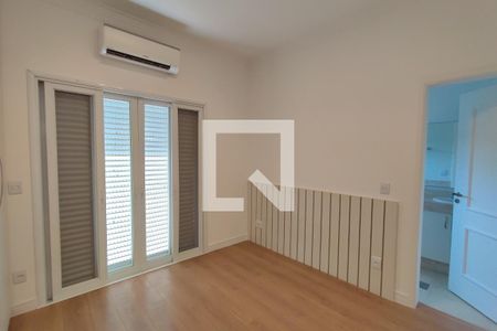 Casa de condomínio à venda com 360m², 5 quartos e 2 vagas Casa de condomínio à venda com 360m², 5 quartos e 2 vagasQuarto Suíte 2