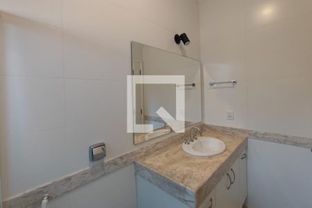 Casa de condomínio à venda com 360m², 5 quartos e 2 vagas Casa de condomínio à venda com 360m², 5 quartos e 2 vagasBanheiro Suíte 2