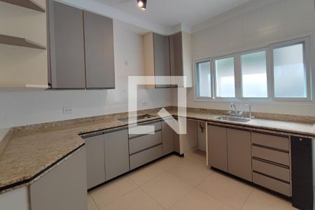 Casa de condomínio à venda com 360m², 5 quartos e 2 vagas Casa de condomínio à venda com 360m², 5 quartos e 2 vagasCozinha