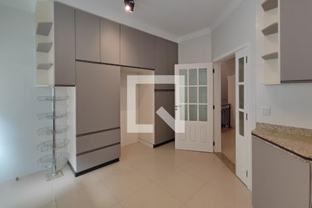 Casa de condomínio à venda com 360m², 5 quartos e 2 vagas Casa de condomínio à venda com 360m², 5 quartos e 2 vagasCozinha