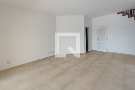 Casa de condomínio à venda com 360m², 5 quartos e 2 vagas Casa de condomínio à venda com 360m², 5 quartos e 2 vagasSala 3