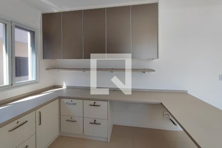 Casa de condomínio à venda com 360m², 5 quartos e 2 vagas Casa de condomínio à venda com 360m², 5 quartos e 2 vagasEscritório