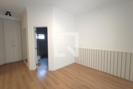 Casa de condomínio à venda com 360m², 5 quartos e 2 vagas Casa de condomínio à venda com 360m², 5 quartos e 2 vagasQuarto Suíte