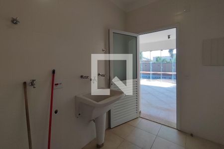 Casa de condomínio à venda com 360m², 5 quartos e 2 vagas Casa de condomínio à venda com 360m², 5 quartos e 2 vagasÁrea de Serviço