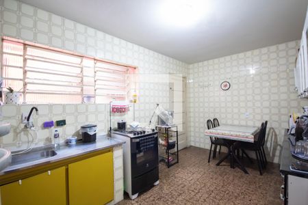 Casa à venda com 110m², 2 quartos e 2 vagas Casa à venda com 110m², 2 quartos e 2 vagasCozinha