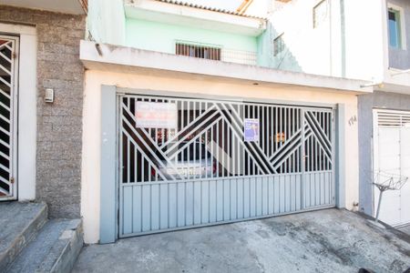 Casa à venda com 110m², 2 quartos e 2 vagas Casa à venda com 110m², 2 quartos e 2 vagasFachada