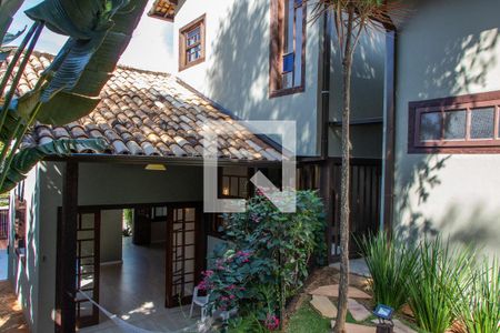 Casa de condomínio à venda com 293m², 3 quartos e 4 vagas Casa de condomínio à venda com 293m², 3 quartos e 4 vagasÁREA EXTERNA FUNDOS