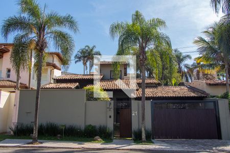 Casa de condomínio à venda com 293m², 3 quartos e 4 vagas Casa de condomínio à venda com 293m², 3 quartos e 4 vagasFACHADA