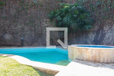 Casa de condomínio à venda com 293m², 3 quartos e 4 vagas Casa de condomínio à venda com 293m², 3 quartos e 4 vagasÁREA EXTERNA FUNDOS