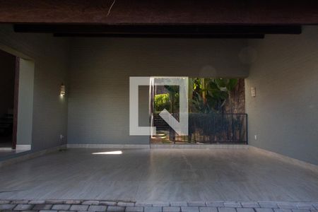 Casa de condomínio à venda com 293m², 3 quartos e 4 vagas Casa de condomínio à venda com 293m², 3 quartos e 4 vagasÁREA EXTERNA FRENTE