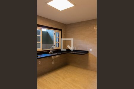 Casa de condomínio à venda com 293m², 3 quartos e 4 vagas Casa de condomínio à venda com 293m², 3 quartos e 4 vagasCOZINHA