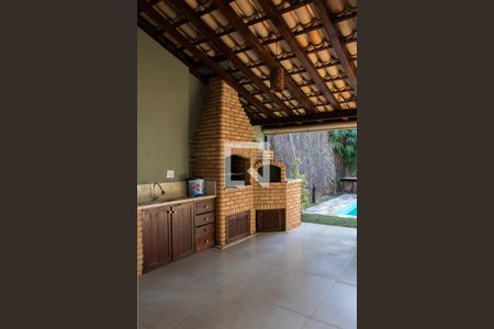 Casa de condomínio à venda com 293m², 3 quartos e 4 vagas Casa de condomínio à venda com 293m², 3 quartos e 4 vagasÁREA EXTERNA FUNDOS