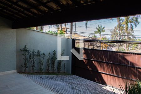 Casa de condomínio à venda com 293m², 3 quartos e 4 vagas Casa de condomínio à venda com 293m², 3 quartos e 4 vagasÁREA EXTERNA FRENTE