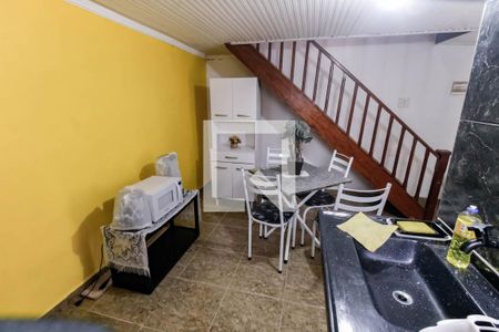 Sala / Cozinha de casa para alugar com 1 quarto, 35m² em Jardim Monte Kemel, São Paulo