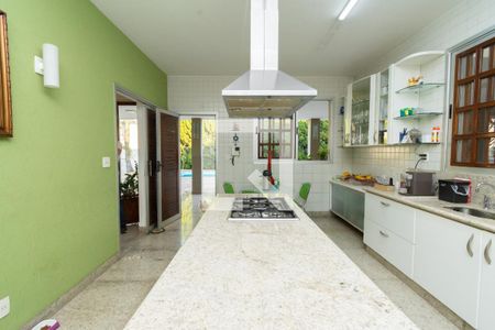 Casa à venda com 467m², 4 quartos e 14 vagasCozinha