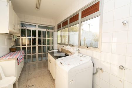 Casa à venda com 467m², 4 quartos e 14 vagasLavanderia