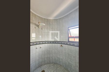 Casa de condomínio para alugar com 400m², 3 quartos e 6 vagas Casa de condomínio para alugar com 400m², 3 quartos e 6 vagasBanheiro da Suíte 3