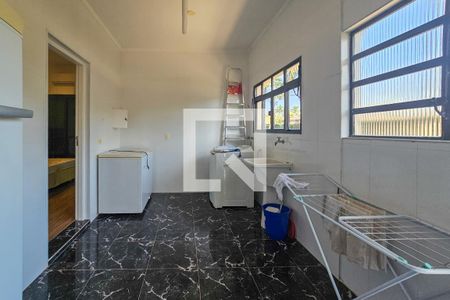 Casa de condomínio para alugar com 400m², 3 quartos e 6 vagas Casa de condomínio para alugar com 400m², 3 quartos e 6 vagasÁrea de serviço