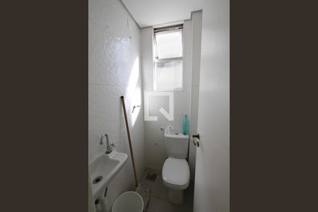 Banheiro de serviço de apartamento à venda com 4 quartos, 140m² em Grajaú, Belo Horizonte