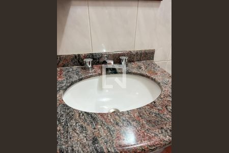 Casa para alugar com 240m², 2 quartos e 2 vagasBanheiro Corredor