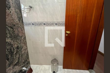 Casa para alugar com 240m², 2 quartos e 2 vagasBanheiro Corredor