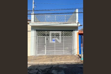 Casa para alugar com 240m², 2 quartos e 2 vagasFachada