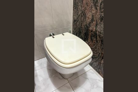 Casa para alugar com 240m², 2 quartos e 2 vagasBanheiro Corredor