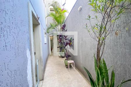Casa à venda com 231m², 4 quartos e 3 vagasCorredor Lateral