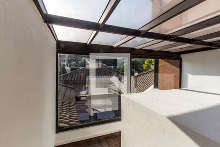 Casa de condomínio à venda com 815m², 4 quartos e 6 vagasEscada