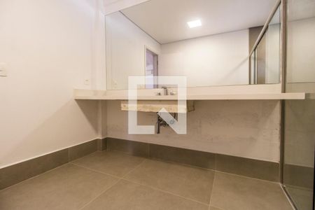 Casa de condomínio à venda com 815m², 4 quartos e 6 vagasBanheiro da Suíte 1