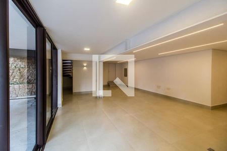 Casa de condomínio à venda com 815m², 4 quartos e 6 vagasAcademia