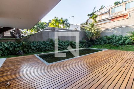 Casa de condomínio à venda com 815m², 4 quartos e 6 vagasPiscina