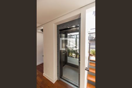 Casa de condomínio à venda com 815m², 4 quartos e 6 vagasElevador