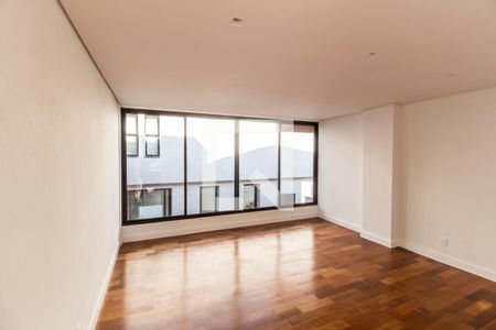 Casa de condomínio à venda com 815m², 4 quartos e 6 vagasSala de TV