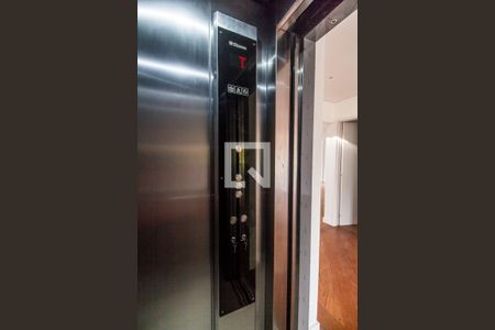 Casa de condomínio à venda com 815m², 4 quartos e 6 vagasElevador