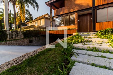 Casa de condomínio à venda com 815m², 4 quartos e 6 vagasVista da Rua