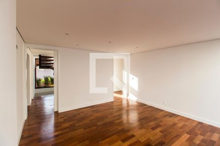 Casa de condomínio à venda com 815m², 4 quartos e 6 vagasSala de TV