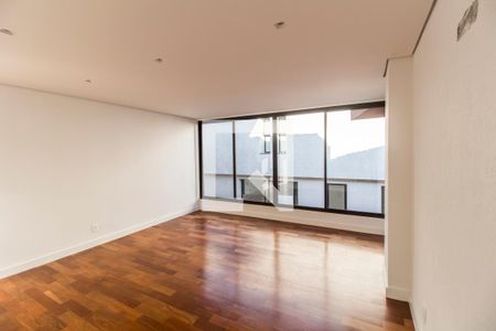 Casa de condomínio à venda com 815m², 4 quartos e 6 vagasSala de TV