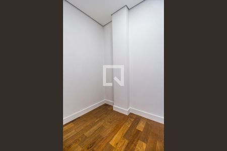 Casa de condomínio à venda com 815m², 4 quartos e 6 vagas Armário