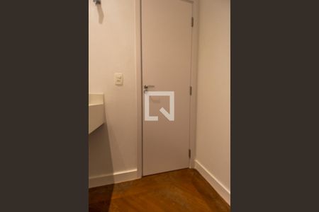 Casa de condomínio à venda com 815m², 4 quartos e 6 vagasLavabo