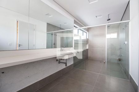 Casa de condomínio à venda com 815m², 4 quartos e 6 vagasBanheiro da Suíte 1