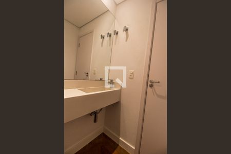 Casa de condomínio à venda com 815m², 4 quartos e 6 vagasLavabo