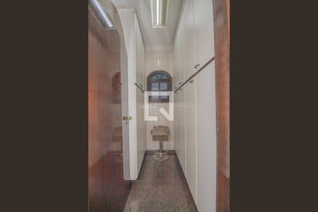 Casa à venda com 191m², 4 quartos e 2 vagas Casa à venda com 191m², 4 quartos e 2 vagasCloset